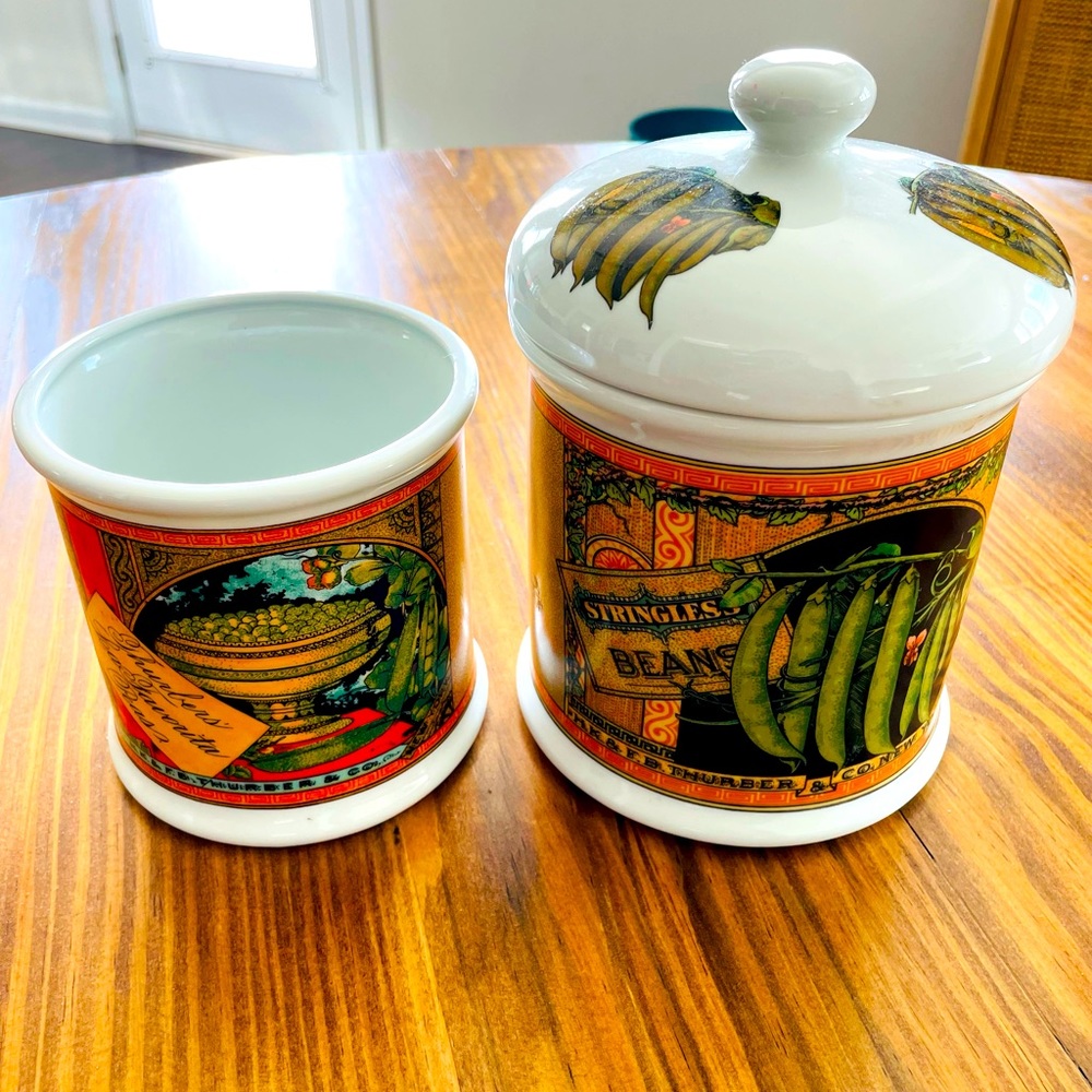 Mint Condition Set Of (2) Vintage Ceramic Jars